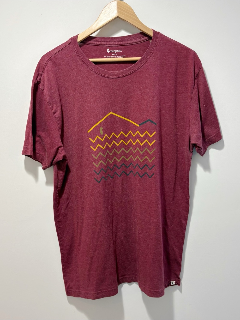 Cotopaxi Graphic T Shirt Men’s Size XL Maroon Mountain Sunset Organic Cotton